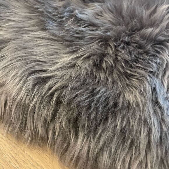 UGG Sheepskin Area Rug, 36" L x 24" W x 1" H, Grey NWT - Picture 3 of 10